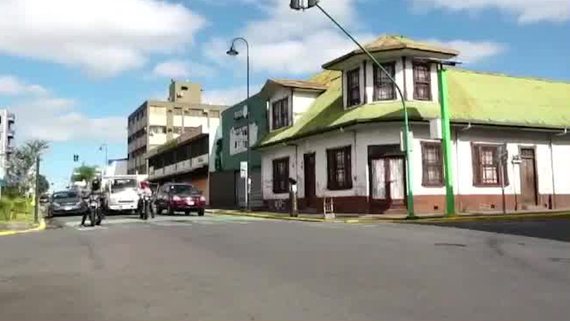 Mujer denuncia que clínica cobró tratamientos y cerró