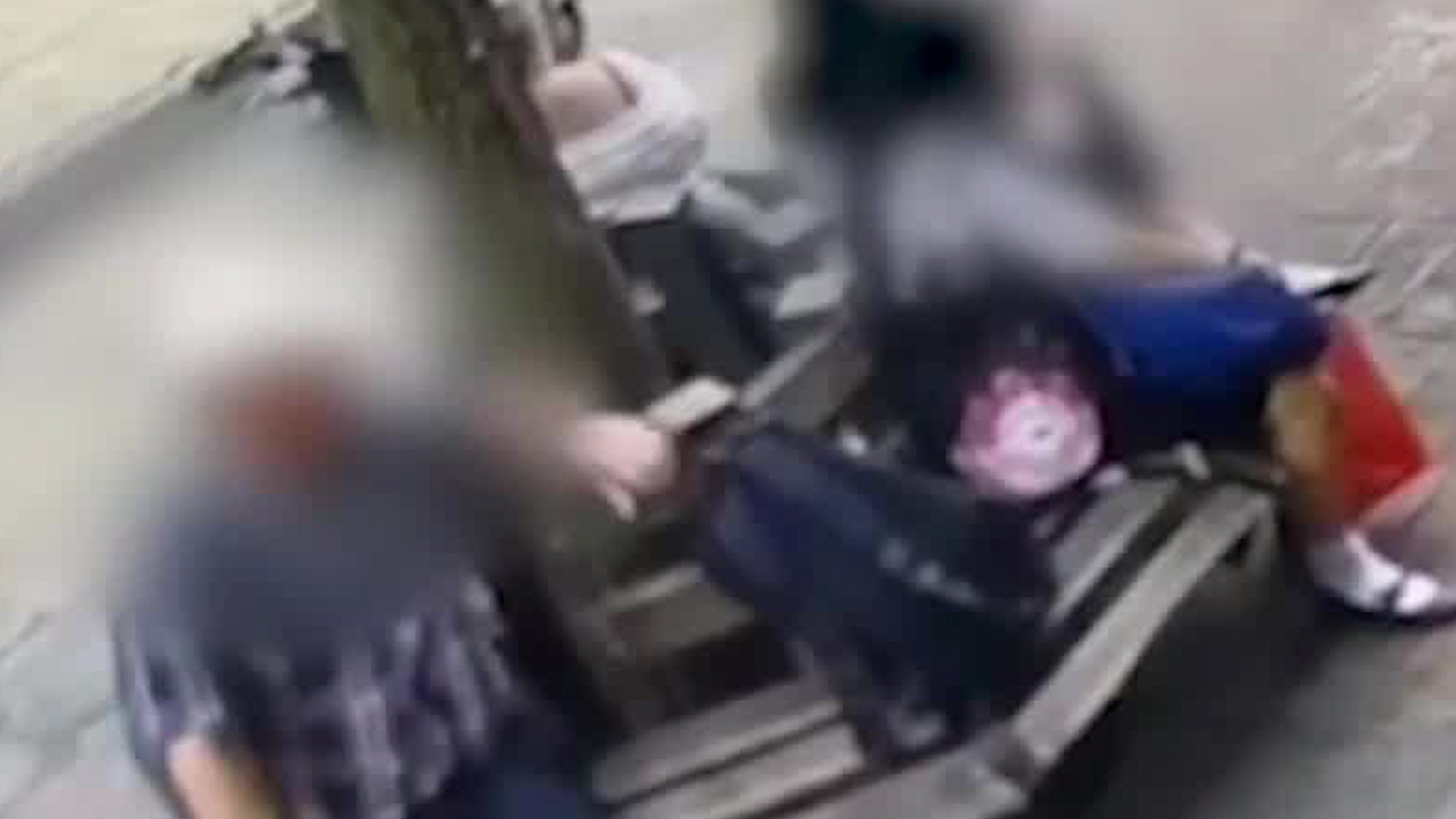 Cámara capta asalto cometido por adulto mayor en San José | VIDEO
