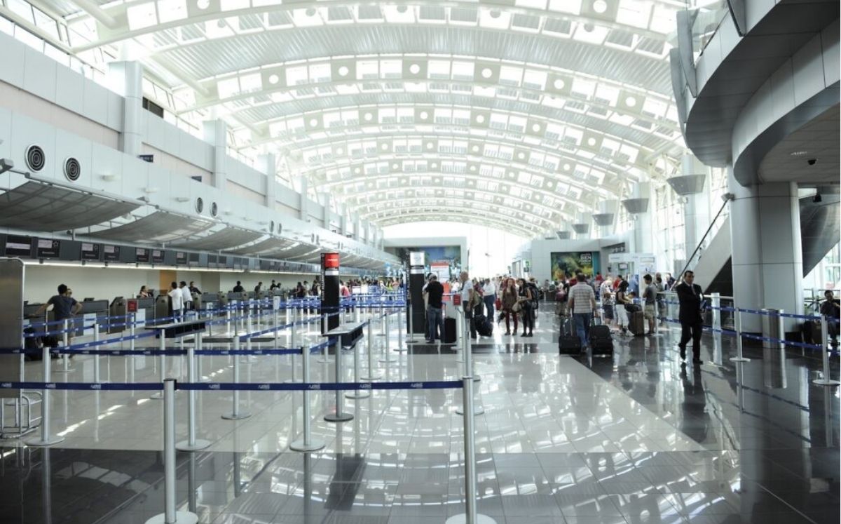 Aeropuerto destaca su cultura de servicio, innovación tecnológica y compromiso con el bienestar de sus colaboradores.