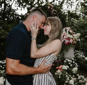El romance entre Taylor Swift y Travis Kelce comenzó en el verano de 2023.