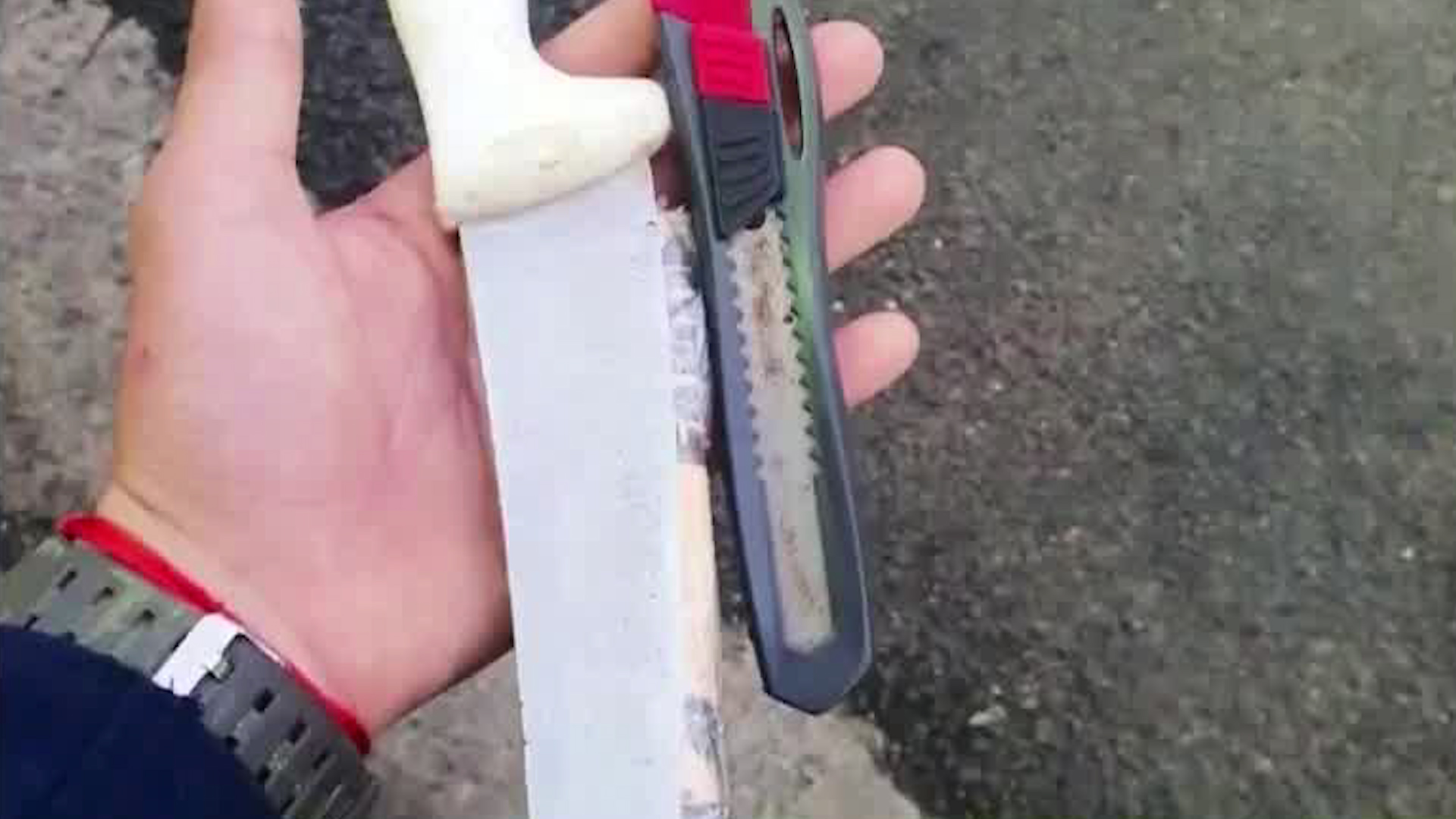 Hallan cuchillo en caja de medidor de agua en San José | FOTO