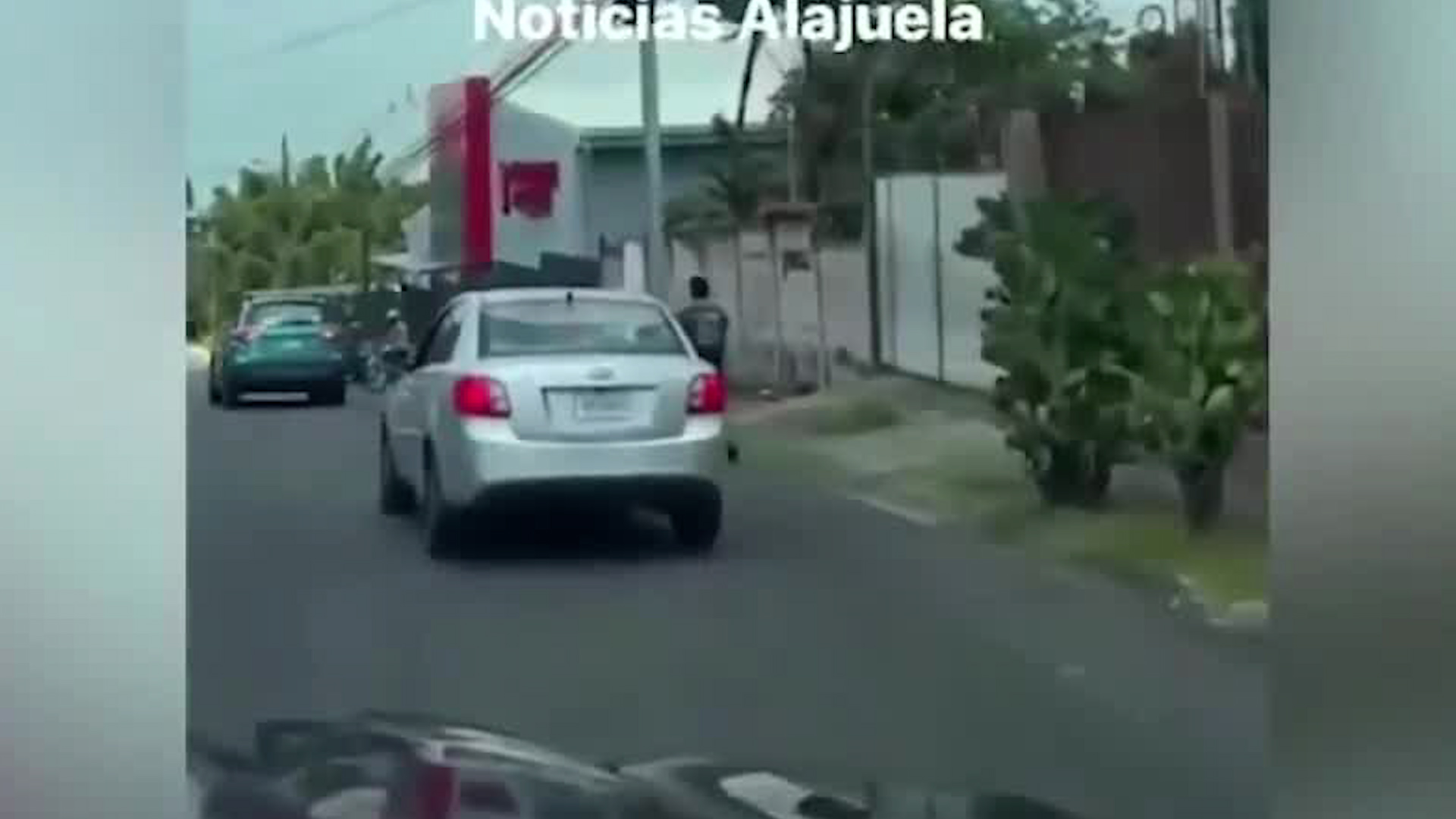 Video muestra intento de robo de motocicleta en Alajuela