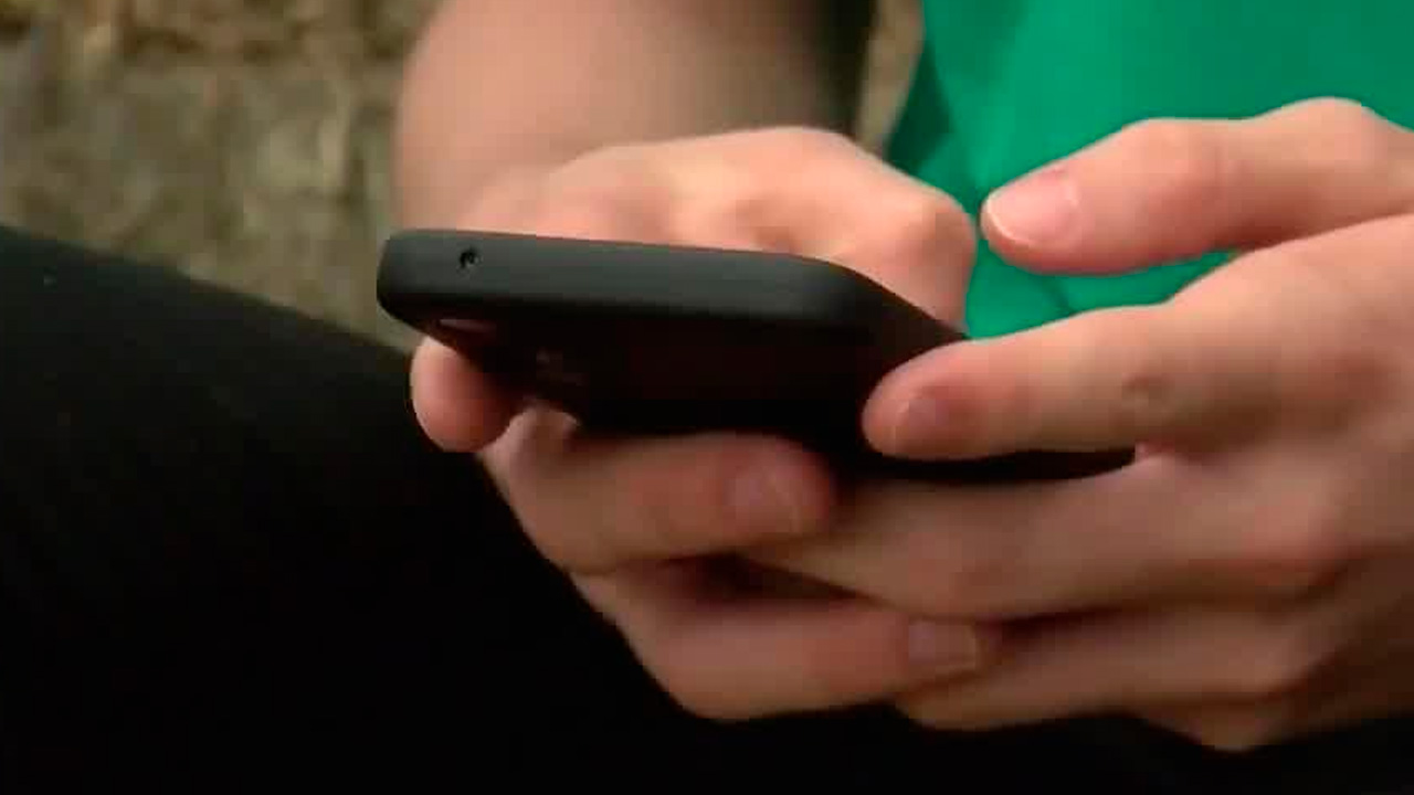 MEP prohibirá uso de celulares a partir del curso lectivo 2026