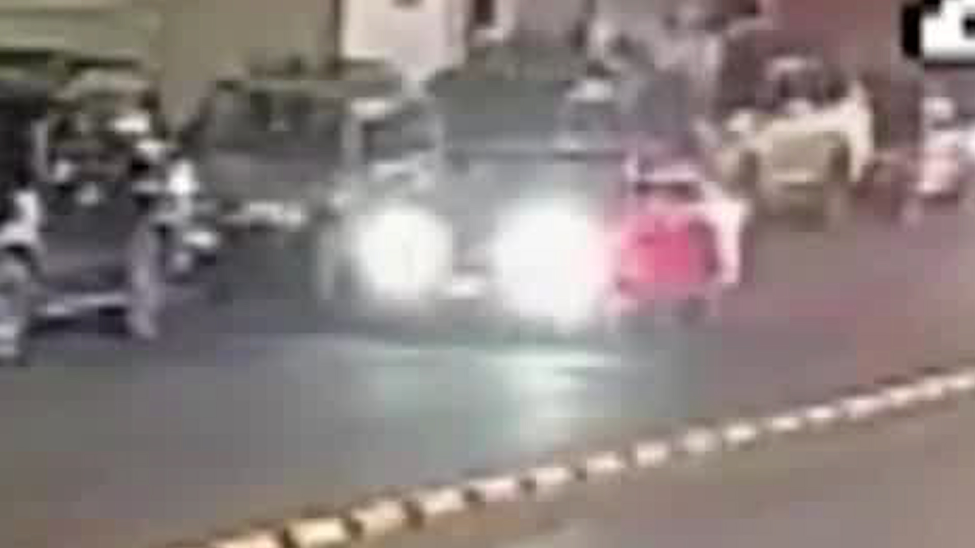 Vehículo sin freno de mano provoca accidente