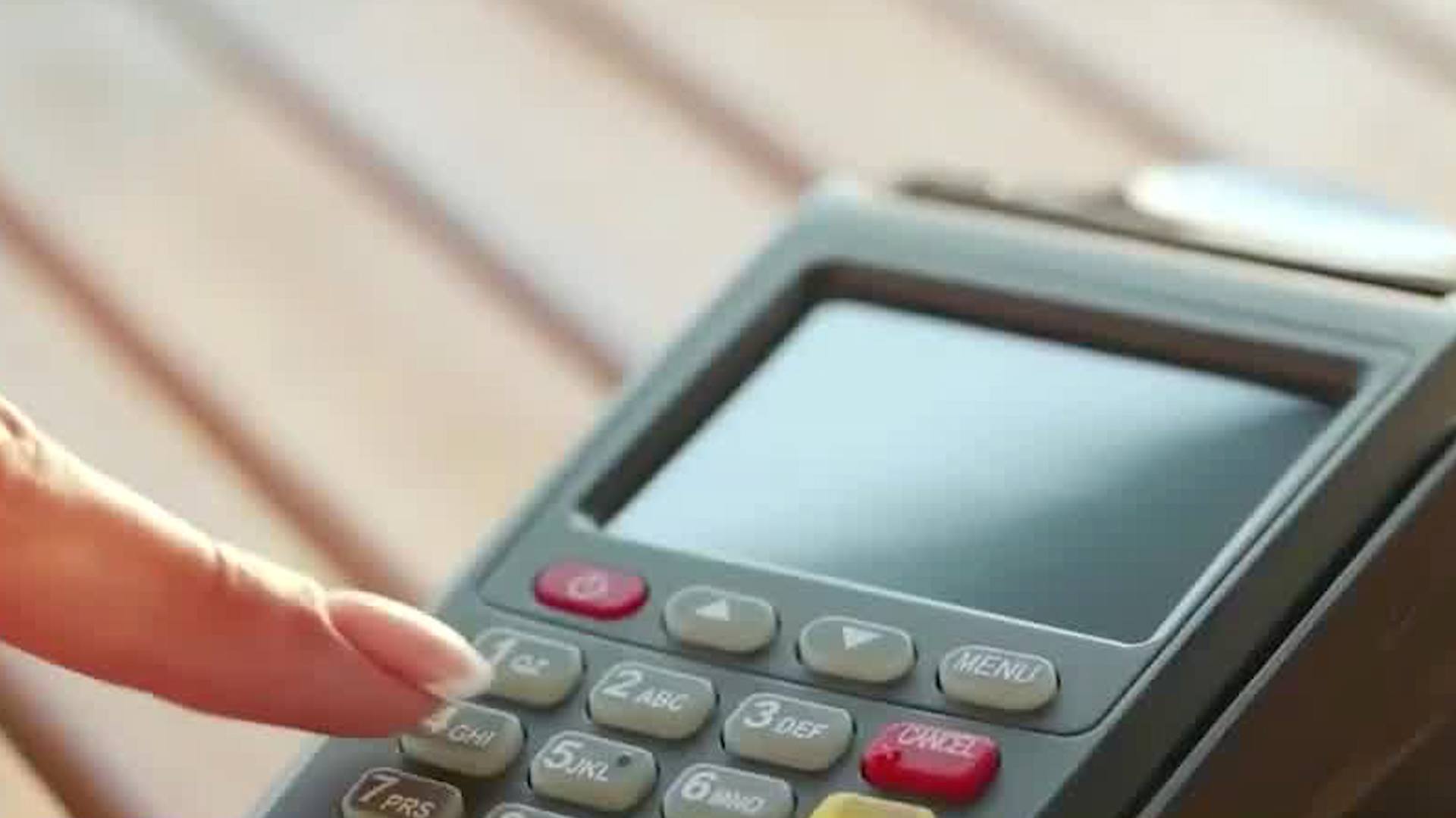 Piden a negocios reforzar sistema de verificación de tarjetas