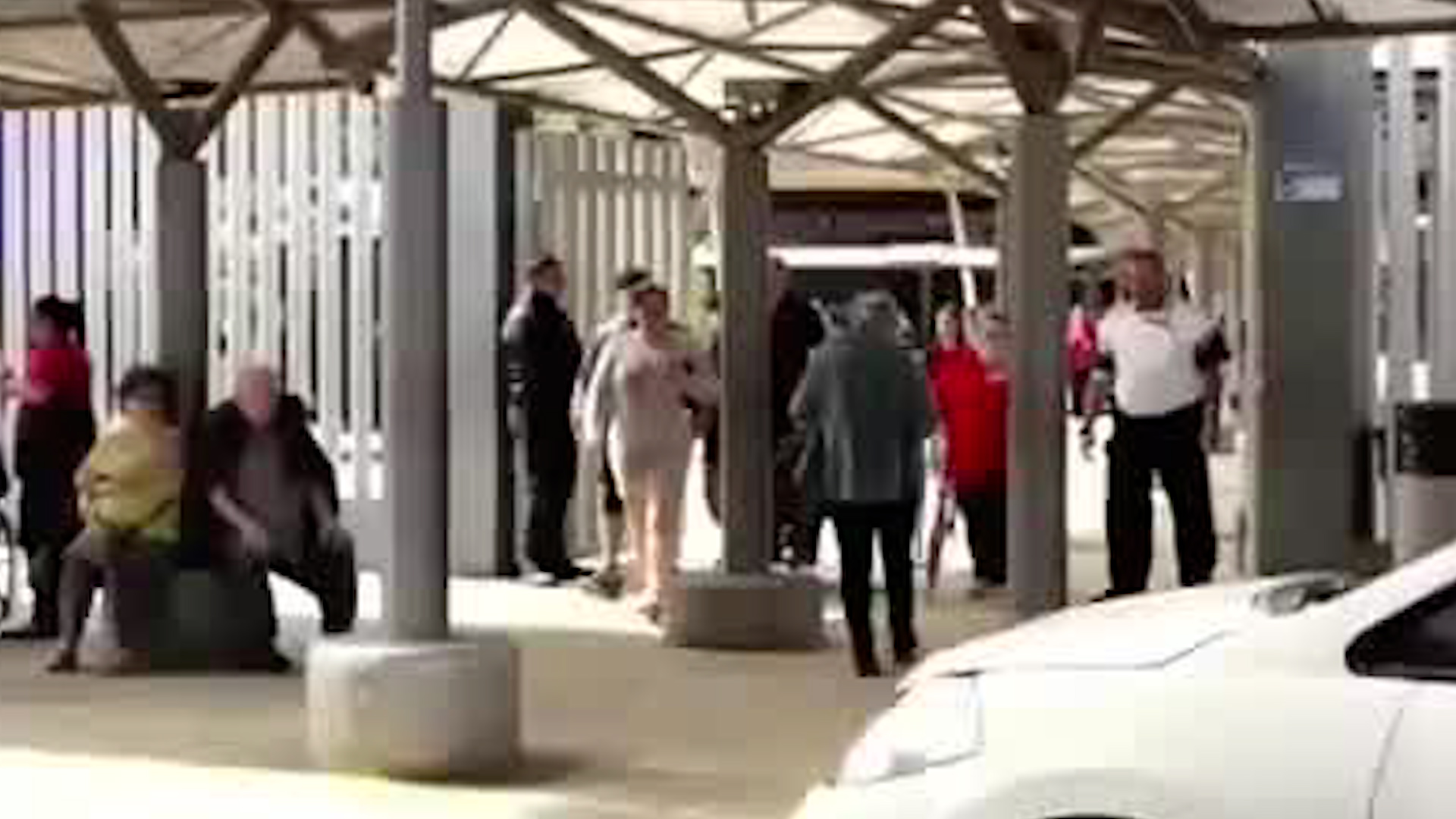 Adulto mayor sufre robo dentro de hospital
