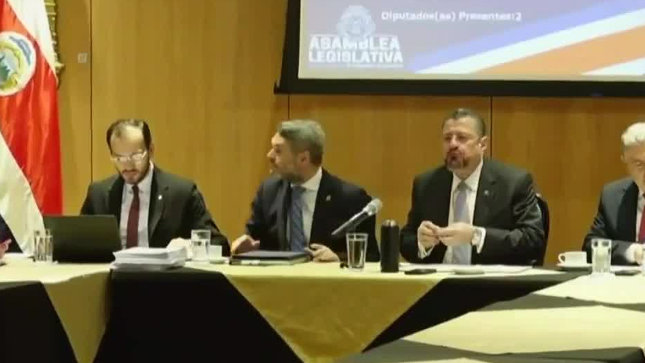 Inicia votación para inmunidad de Rodrigo Chaves