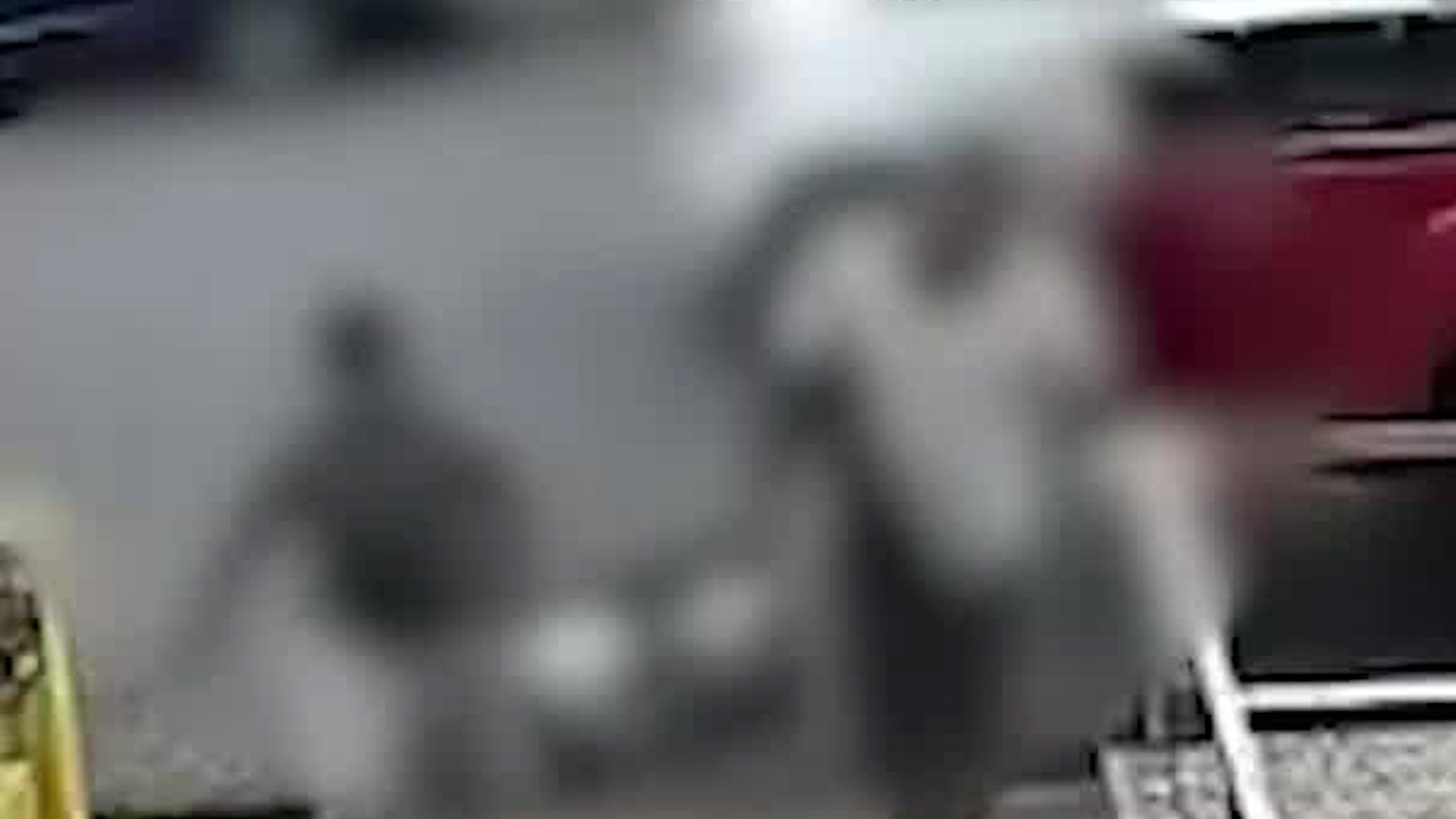 Mujer roba vehículo tras chocarlo