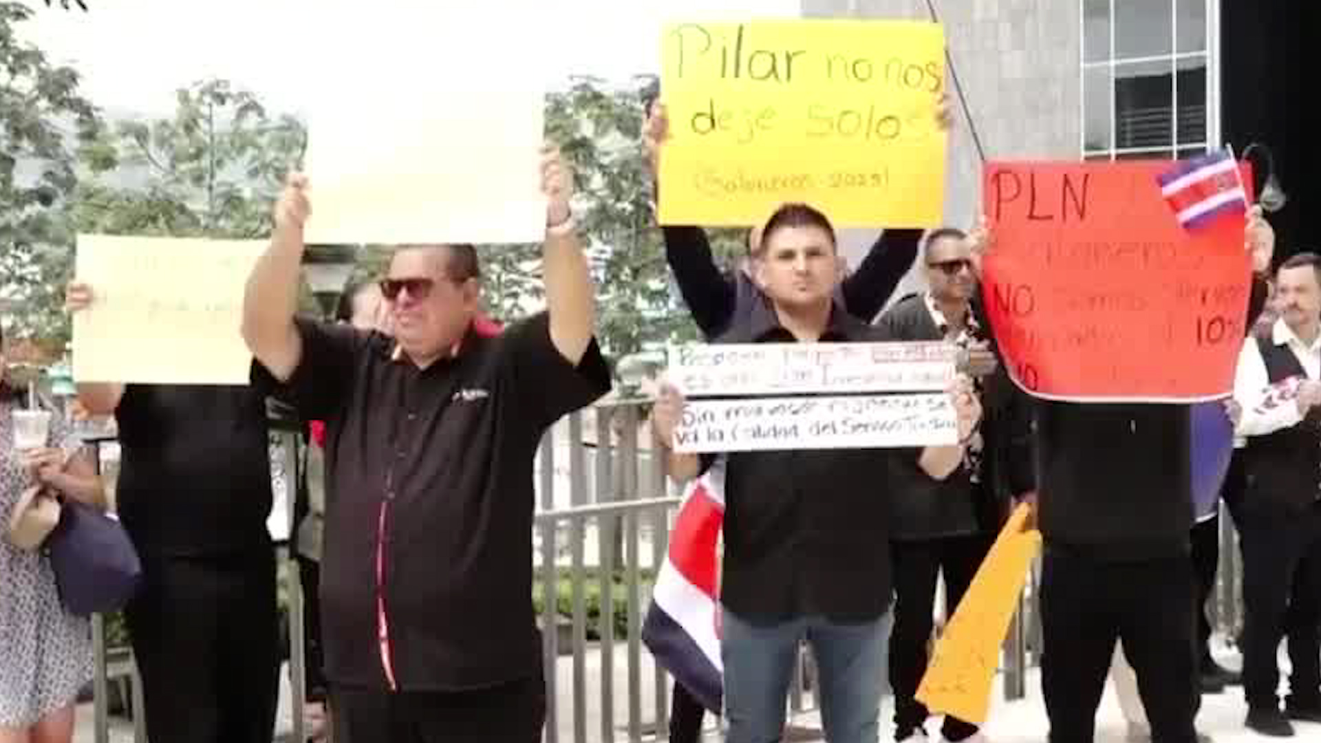 Saloneros protestan contra reforma al 10%