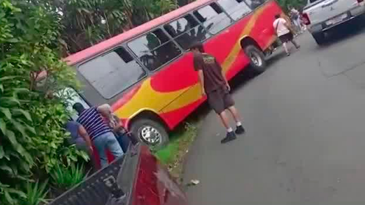Accidente en Grecia por emergencia de salud de un chofer
