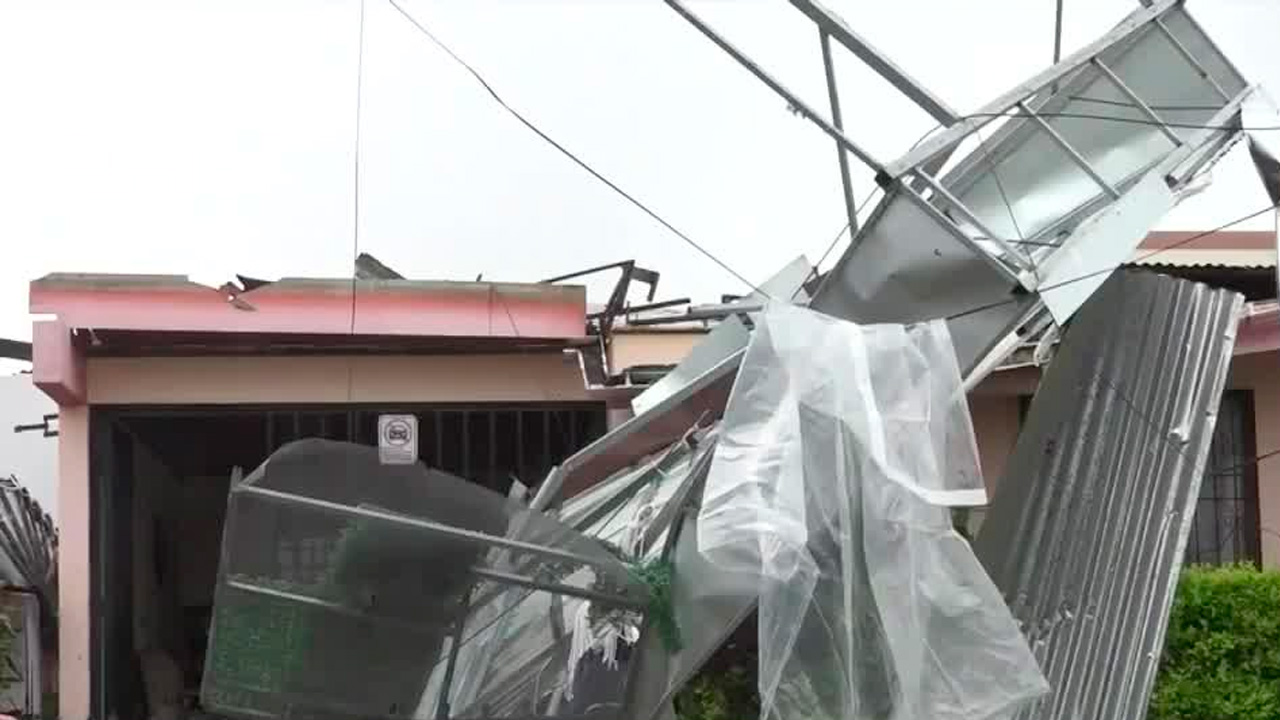 Torbellino en Heredia dejó viviendas y comercios afectados