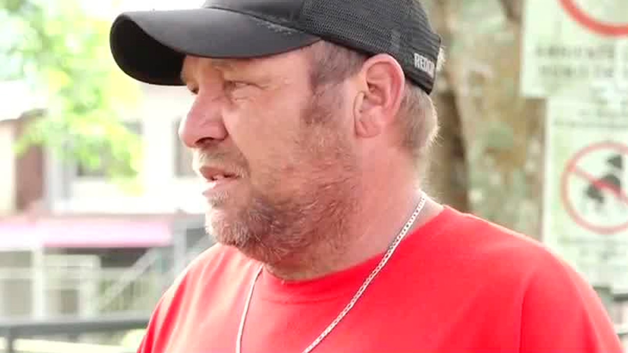 Hombre no puede trabajar ni acceder a cirugía