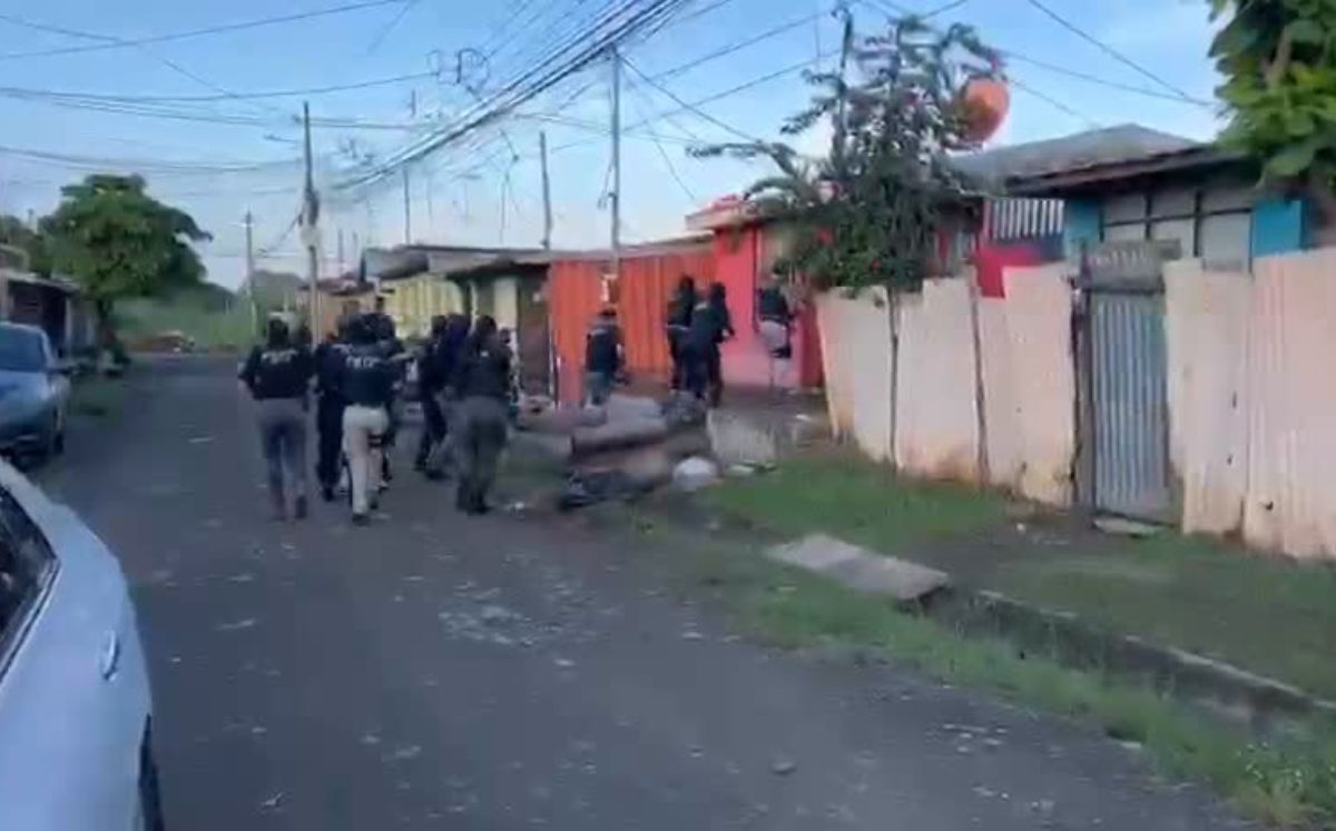 Agentes del OIJ buscan decomisar evidencia relevante. (OIJ)