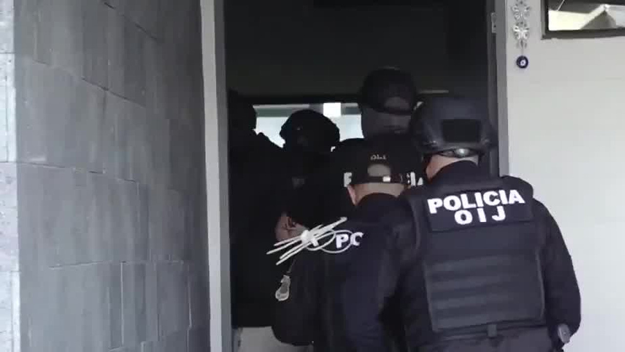 Mujer detenida como sospechosa de estafa por paquetes de viaje