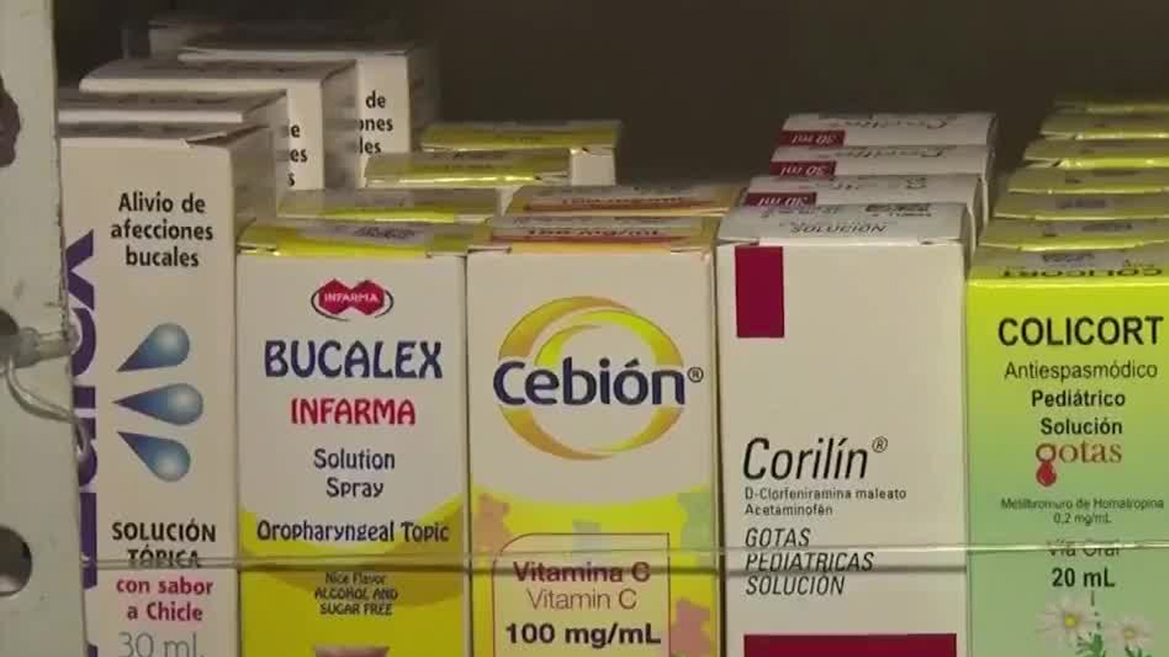 Cámara capta aparente venta ilegal de medicamentos