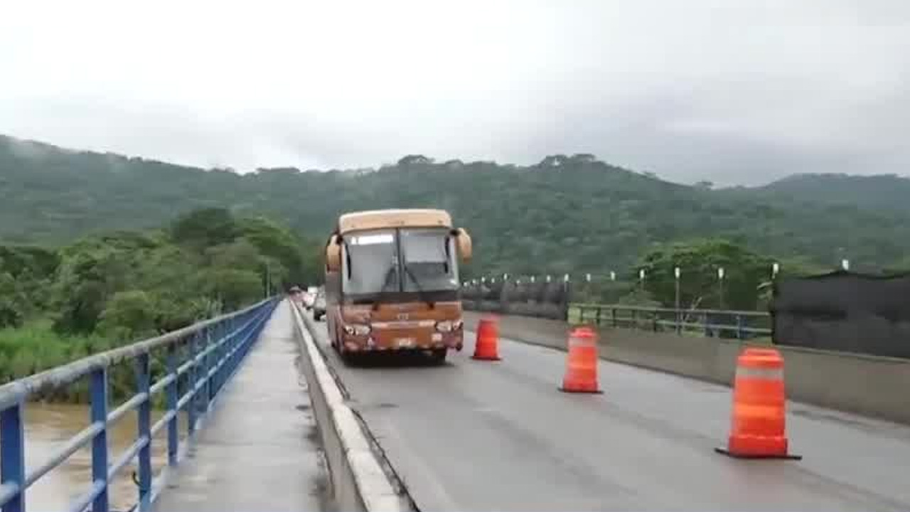 Colapsa el tránsito en la ruta del Tárcoles