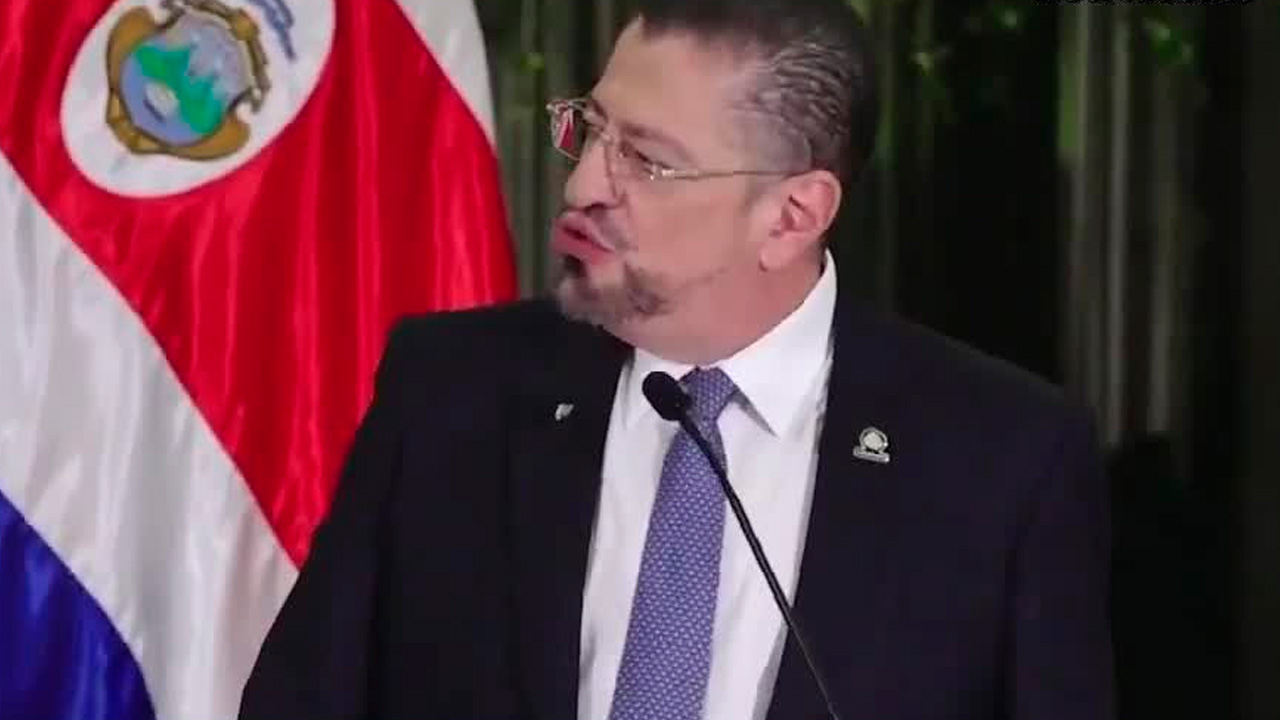 Presidente cuestiona veda electoral