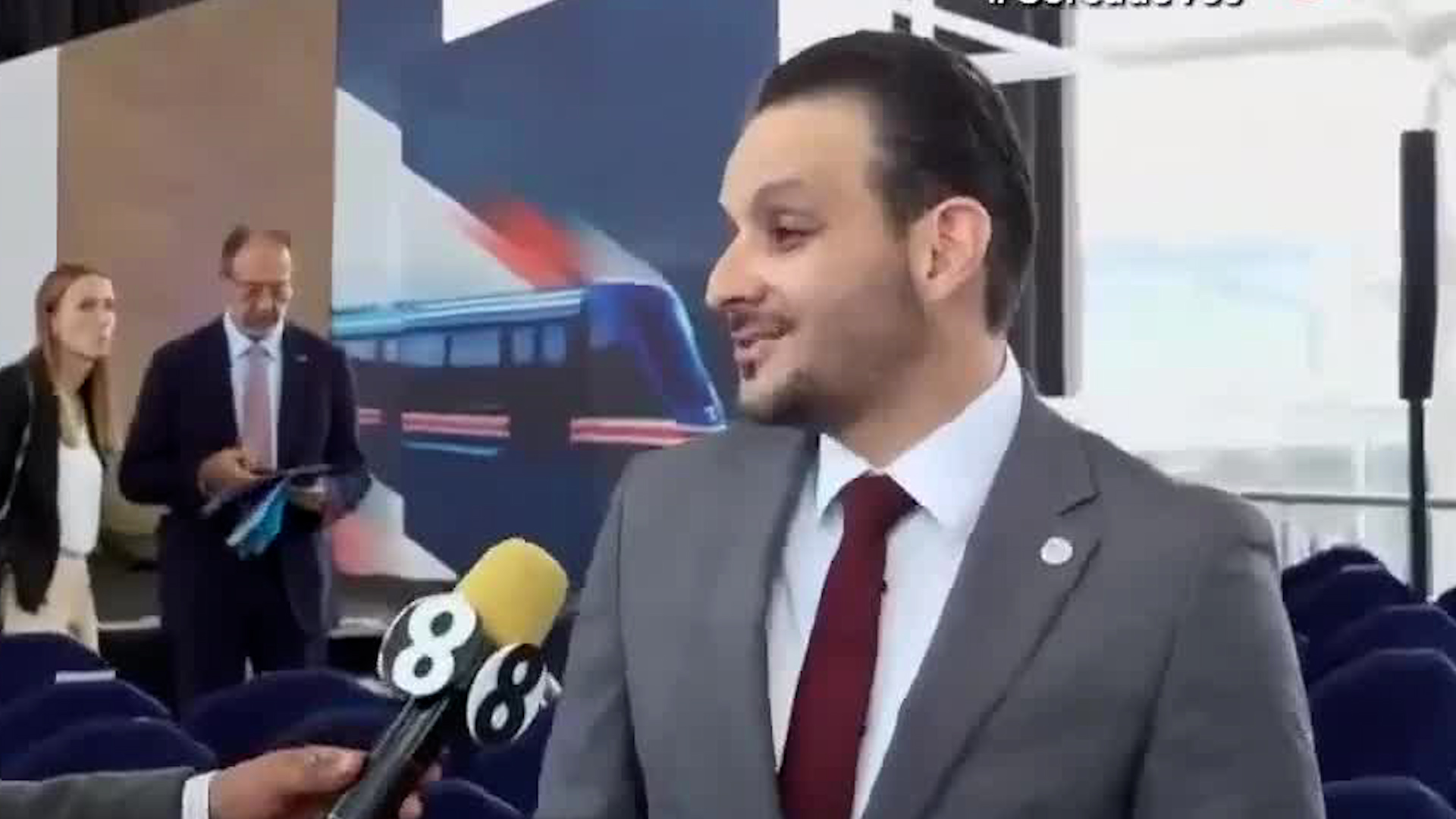 Gobierno anuncia proyecto de tren eléctrico