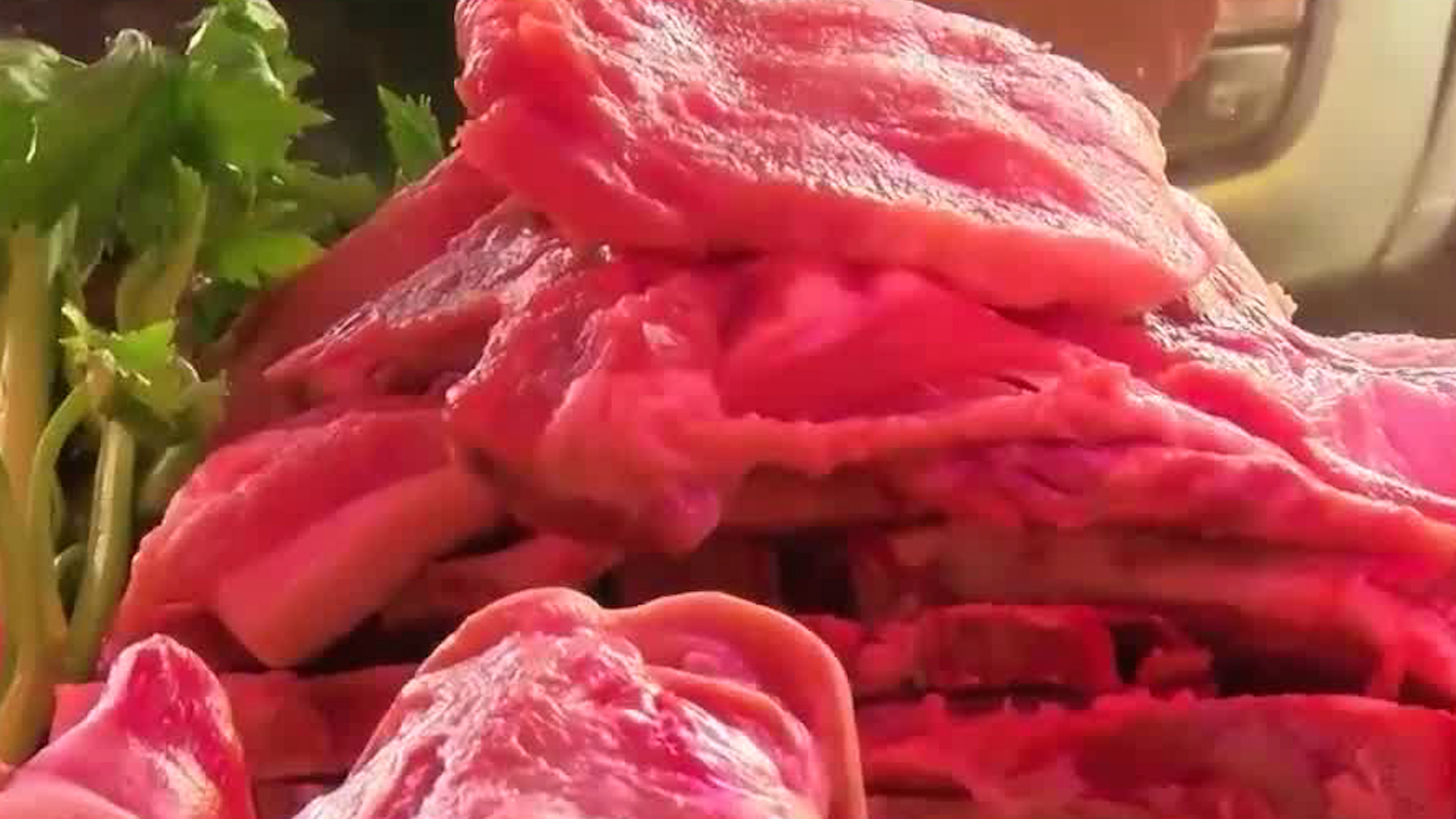 Precios de res, pollo y cerdo bajan
