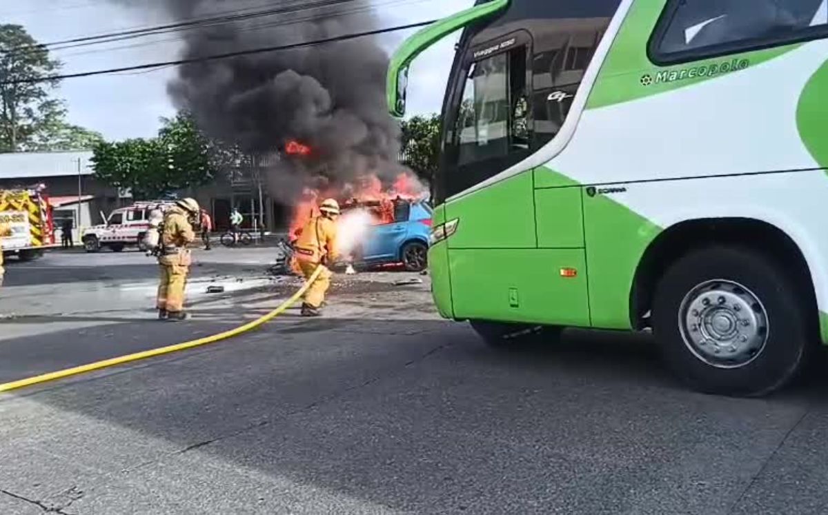 Grave accidente en la entrada a la Ruta 32 dejó dos personas heridas.