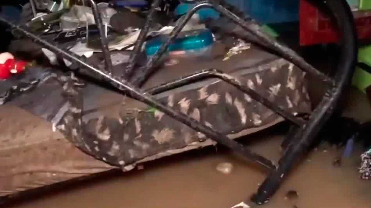 Lluvias inundan casas en Desamparados