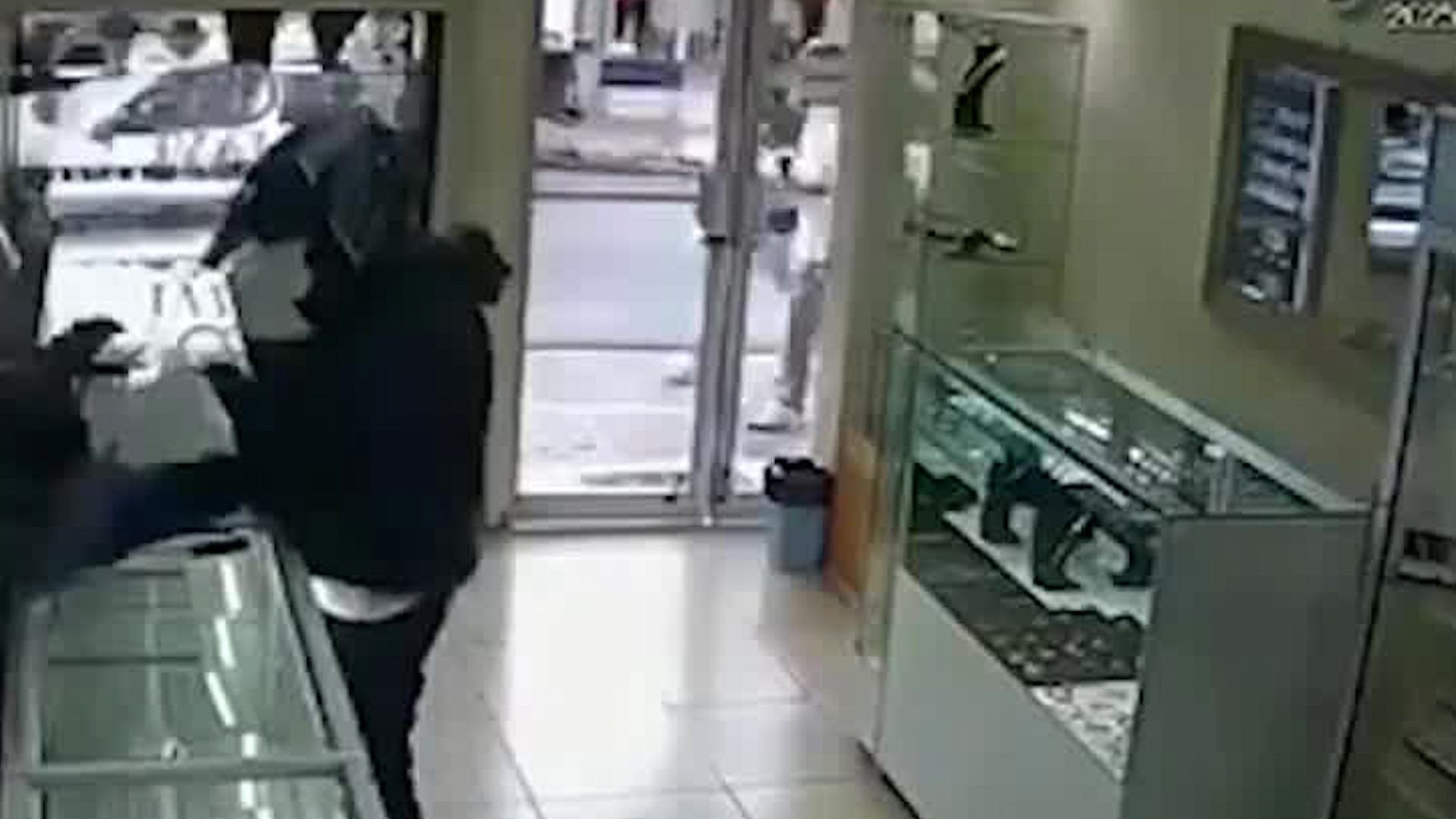 Artículos de alto valor son robados en una joyería de Heredia