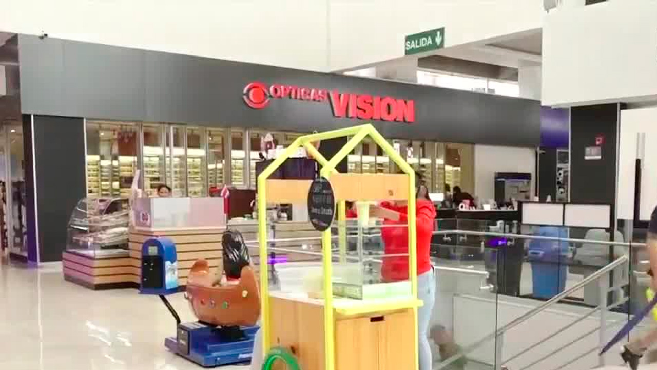 ¿Los centros comerciales pueden aplicar derecho de admisión?