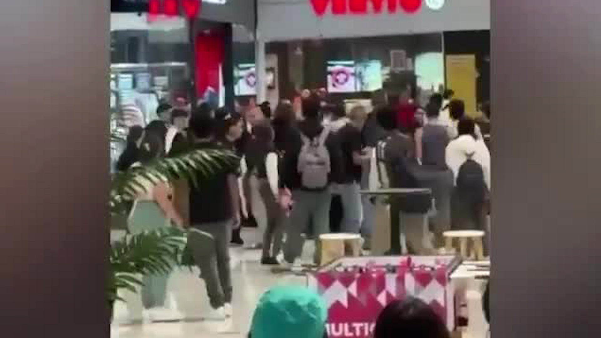 Nueva riña en centro comercial deja dos heridos