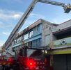 El inmueble, de tres plantas y con un área aproximada de 500 a 600 metros cuadrados, sufrió su mayor afectación en el tercer piso.