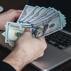 La diferencia entre ambos precios se conoce como spread. (Freepik)