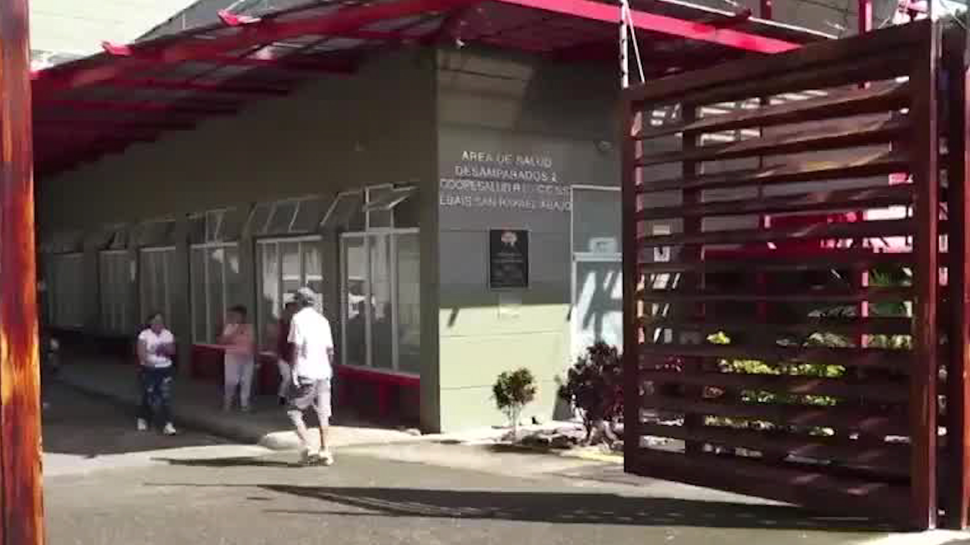 Asegurados denuncian esperas largas en farmacia Asegurados denuncian esperas largas en farmacia