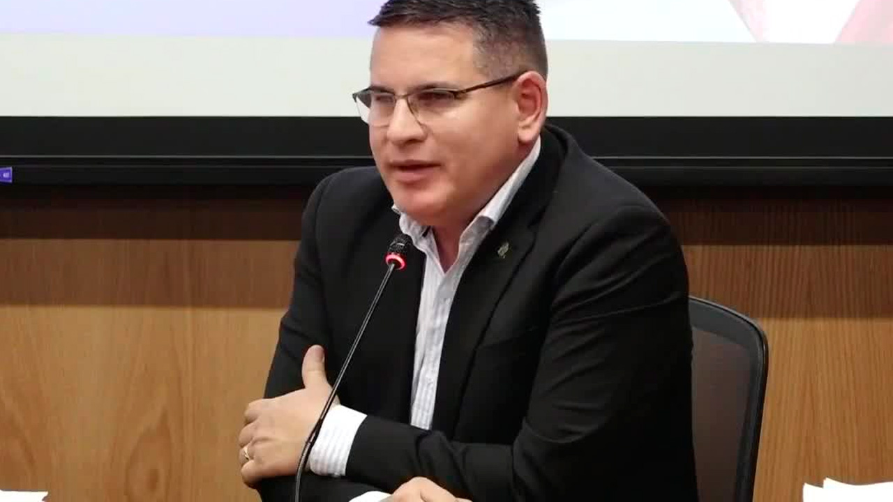 Diputados piden a Fabricio Alvarado renunciar a la inmunidad