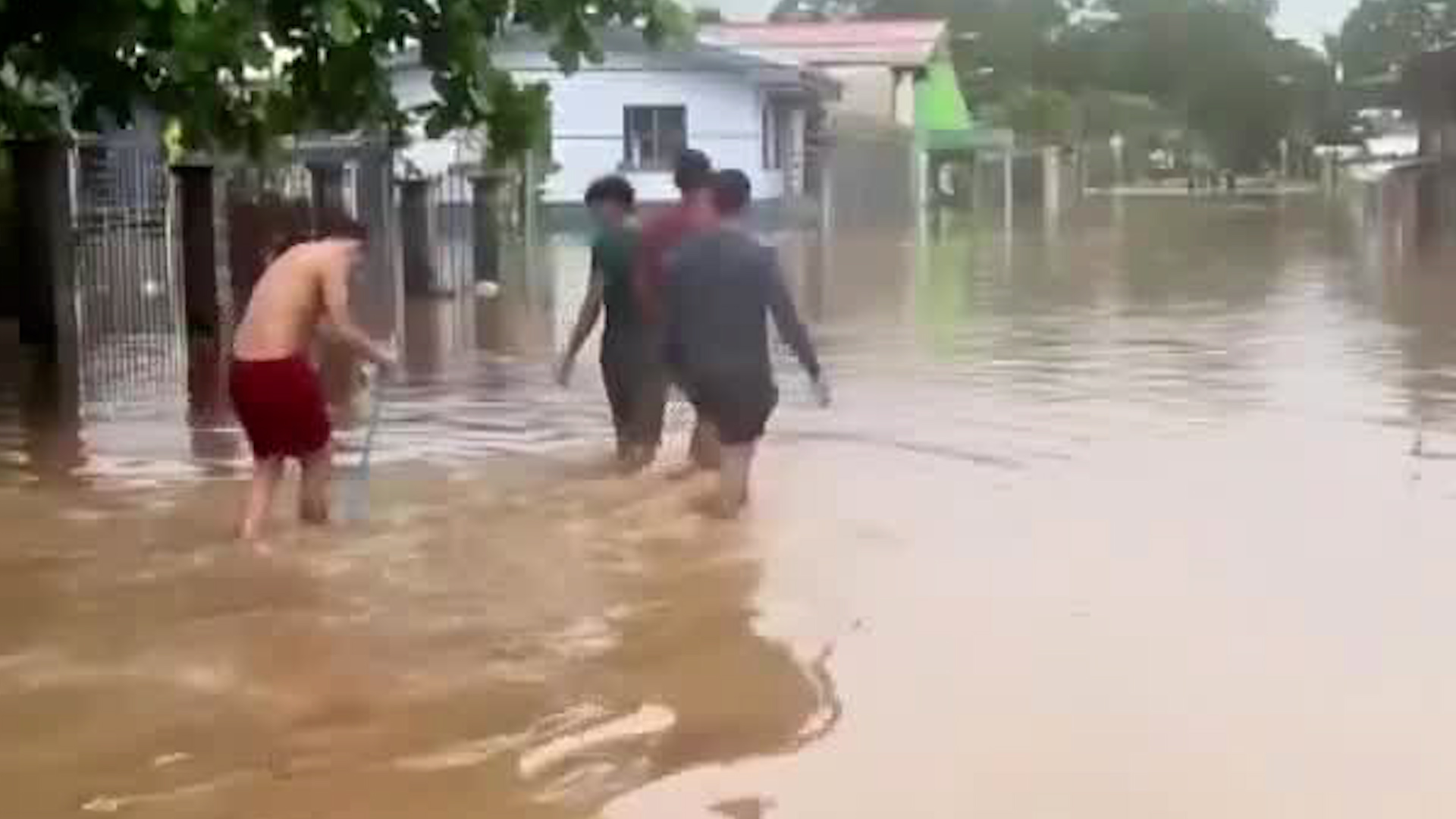 Fuertes lluvias provocan cortes en el servicio eléctrico Fuertes lluvias provocan cortes en el servicio eléctrico