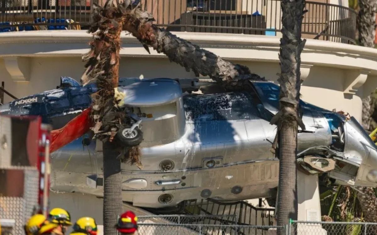 El helicóptero estaba registrado a nombre de Eric Nixon, un entusiasta de la aviación conocido por realizar acrobacias aéreas.