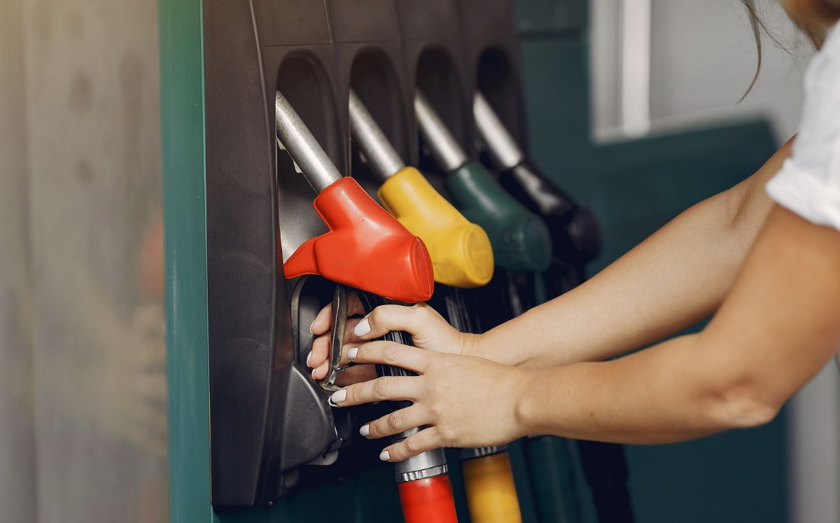 Aresep aprobó los nuevos precios de los combustibles para octubre. (Freepik)