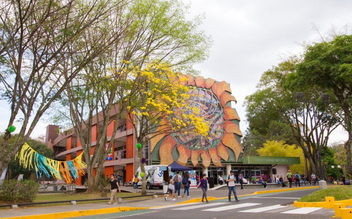 La evacuación fue inmediata y obligatoria. (UCR)