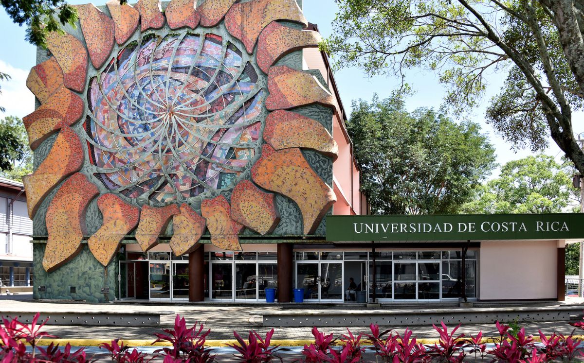 Personal y estudiantes evacúan la Ciudad Universitaria Rodrigo Facio tras amenaza recibida (UCR).