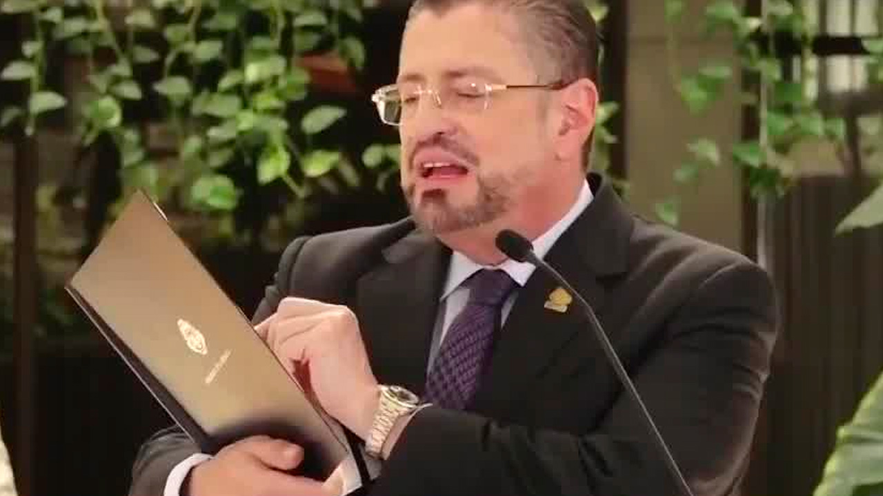 Presidente firma modificación a la norma técnica de aborto terapéutico