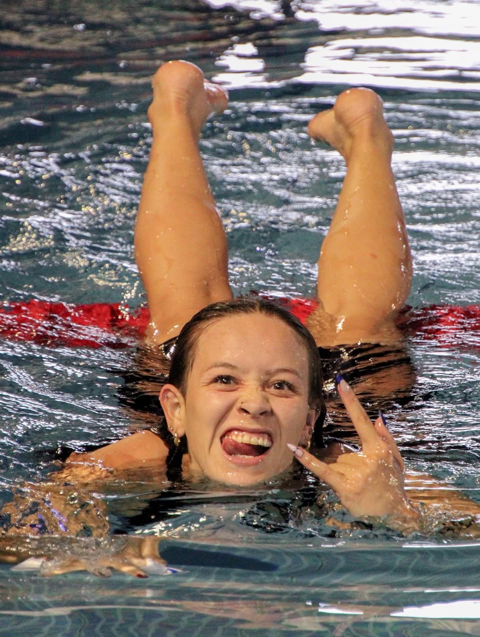 Alondra Ortiz impuso dos récords y ganó tres oros en natación (CONCRC). Alondra Ortiz impuso dos récords y ganó tres oros en natación (CONCRC).
