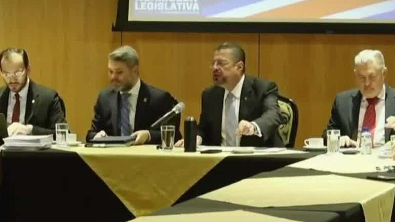 Avance legislativo de inmunidad presidencial