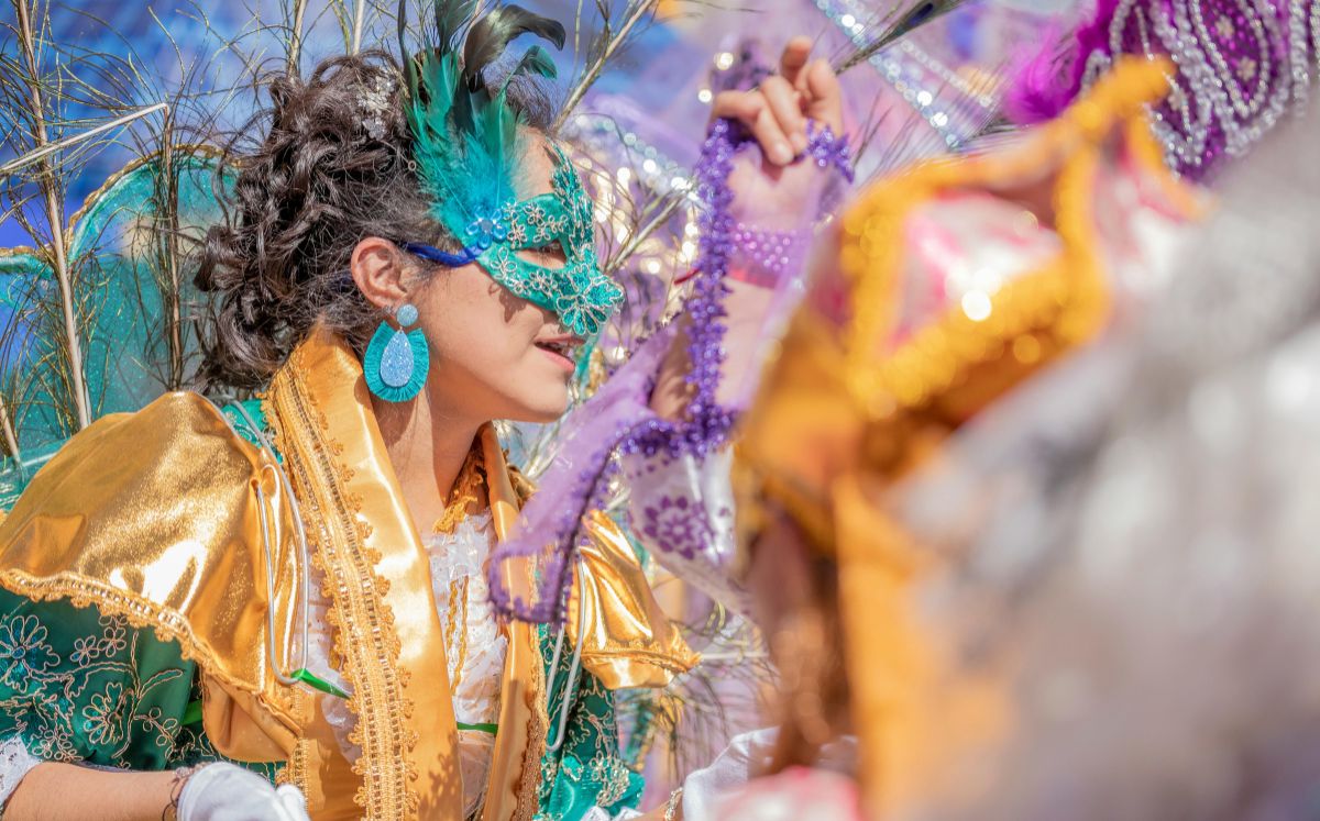 Mascaradas, música y tradición llenan San José con el Festival “Nuestros Espantos”