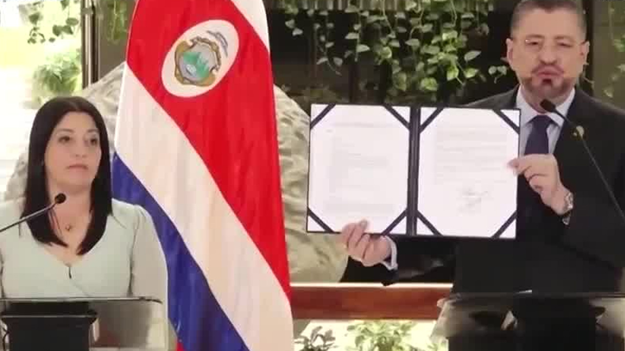 Norma técnica de aborto terapéutico: firma en ausencia de Ministra