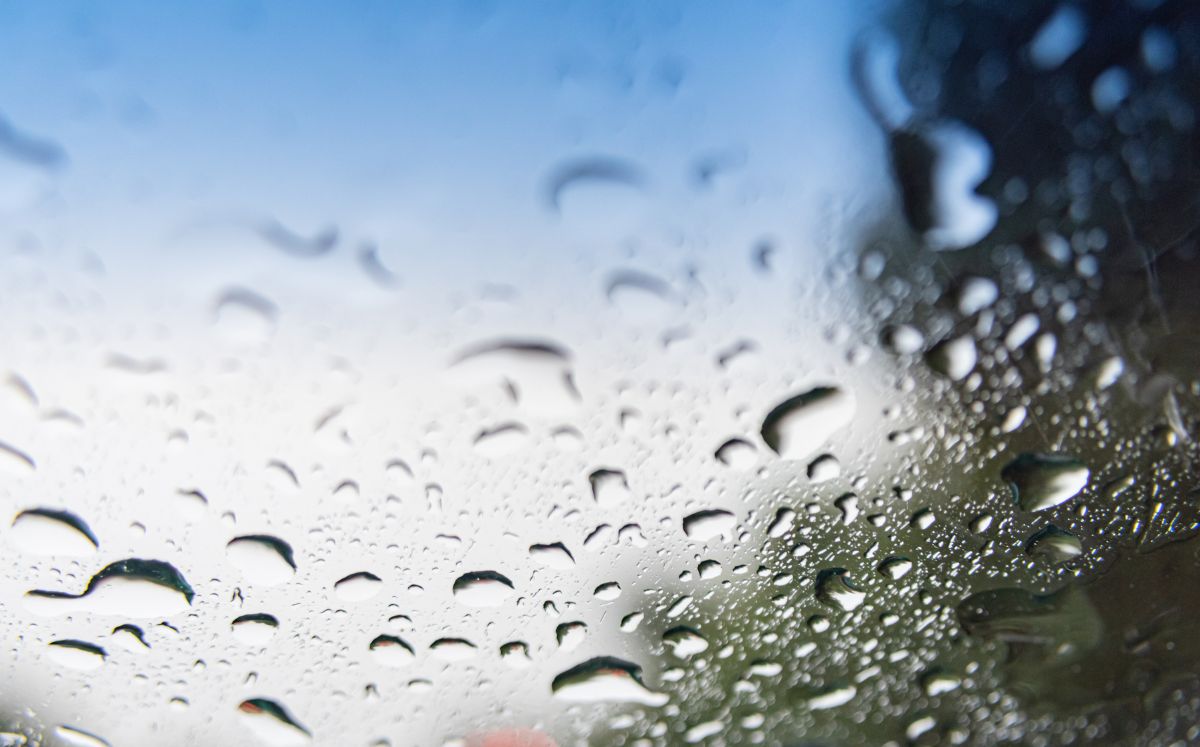 Onda tropical #39 provocará fuertes lluvias y condiciones inestables en el país este martes. (Freepik)