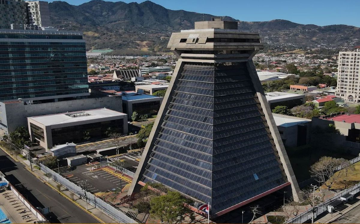 Contraloría ordena detener publicidad ilegal en espacios públicos