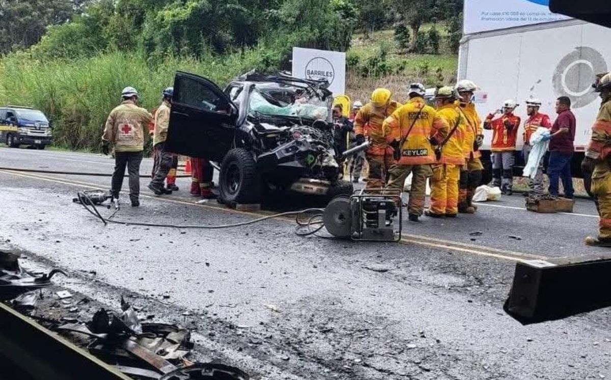La asesora del diputado Eliécer Feinzaig, Érica Benavides, falleció en un accidente en Palmares; el legislador resultó herido La asesora del diputado Eliécer Feinzaig, Érica Benavides, falleció en un accidente en Palmares; el legislador resultó herido