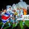 Los costarricenses Orlando Galo y Anthony Contreras se consagraron campeones con el Riga FC en la máxima categoría del fútbol de Letonia. Los costarricenses Orlando Galo y Anthony Contreras se consagraron campeones con el Riga FC en la máxima categoría del fútbol de Letonia.