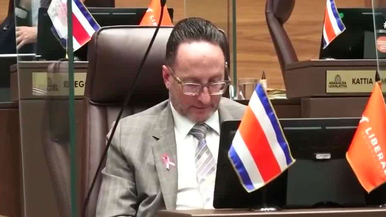 Eli Feinzaing fue sometido a una cirugía de tórax