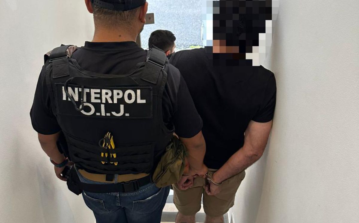 Agentes del OIJ e INTERPOL realizaron el allanamiento en Mercedes Sur de Heredia. Agentes del OIJ e INTERPOL realizaron el allanamiento en Mercedes Sur de Heredia.