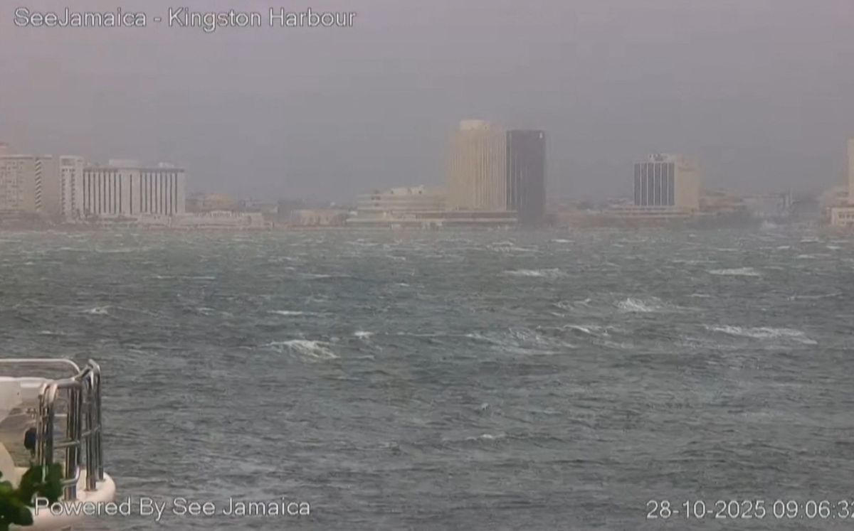 El poderoso huracán Melissa toca tierra en Jamaica . (AFP)