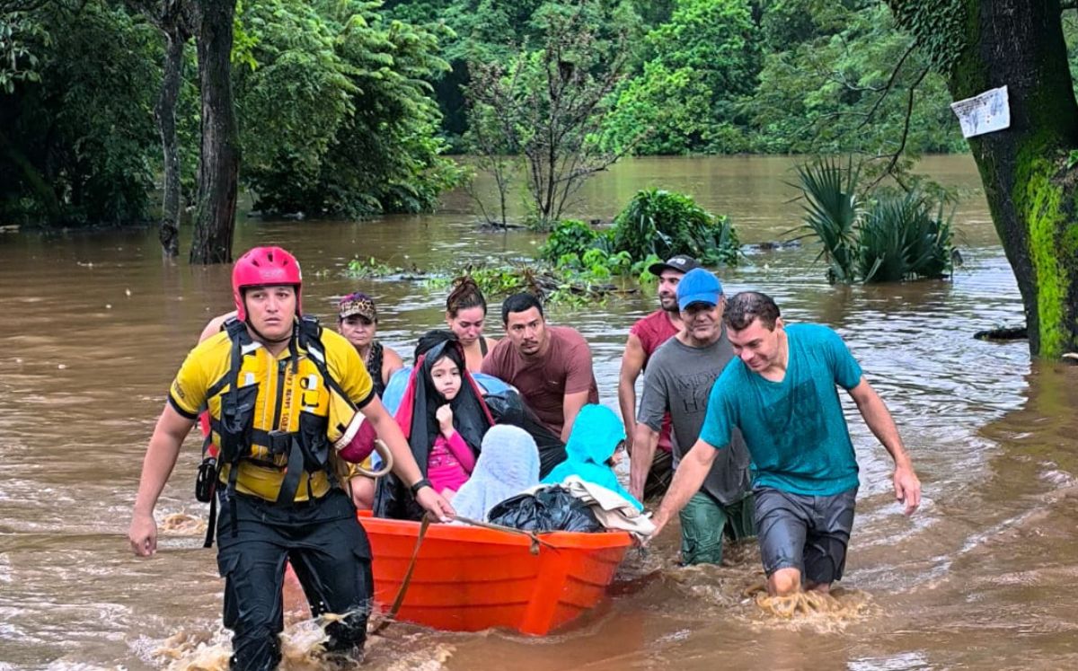 CNE mantiene alerta por inundaciones en el Pacífico